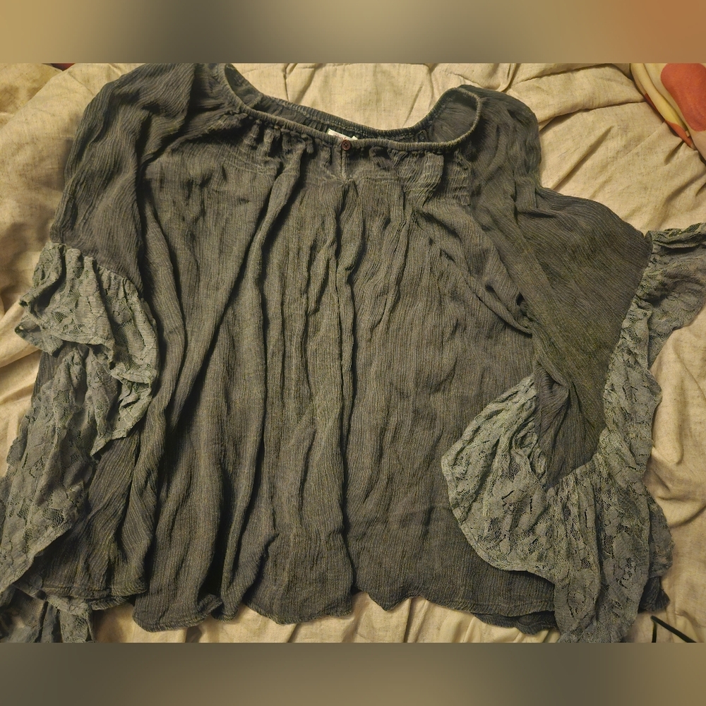 Pinky Brand Large Gray Ruffled Lace Relaxed Blouse